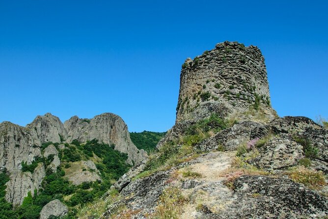 1 day hiking in Birtvisi Canyon from Tbilisi - Deda-tsikhe and the approach to Sheupovari