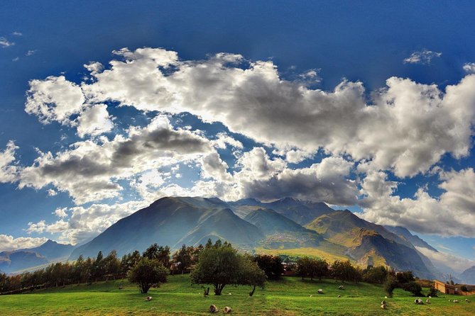 3 Days Georgia Tour package - Day two: the Georgian Military Highway to Kazbegi