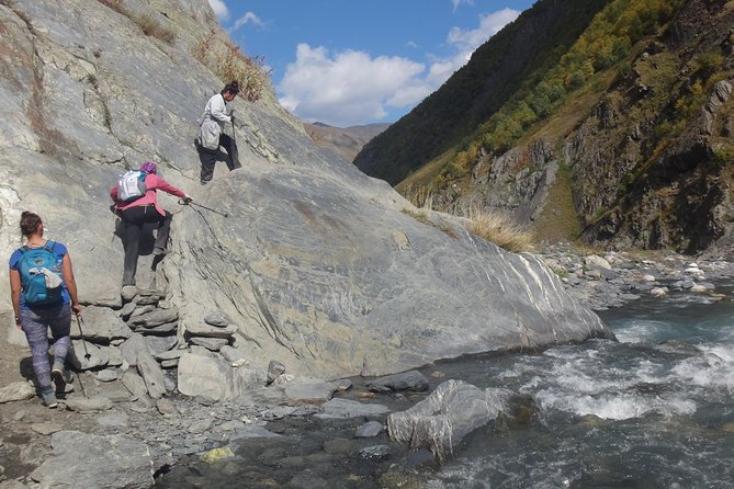 7-day hiking expedition to Tusheti through the Atsunta pass - Day 4: A long descent to Girevi