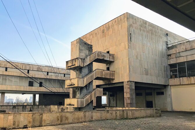Brutal Tbilisi: Urban exploration and untold stories - Maglivi Bridge and the Human Side of Soviet Housing