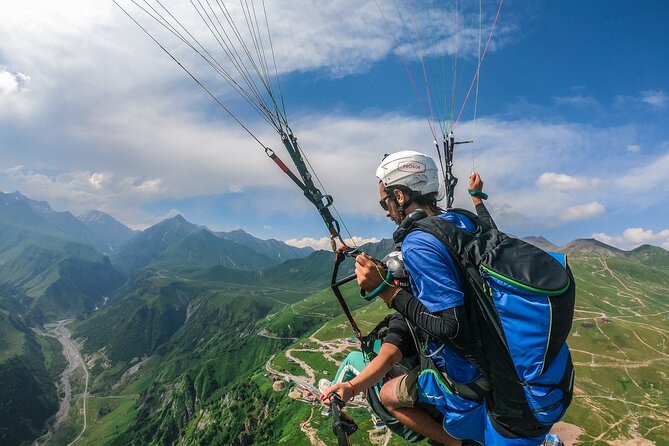 Cloudbase Paragliding in Gudauri, Georgia - The takeoff and the flight itself