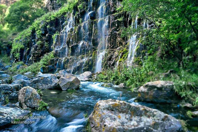 Dashbashi Canyon. The village of Asureti and Didgori monument. - How the $42 price really works