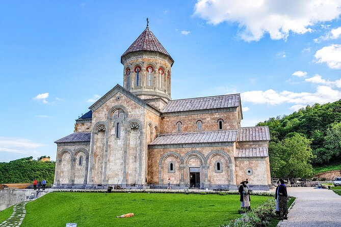 Kakheti Wine Tour for beginners - 3 wineries - Badiauri bread, cheese, and a working tradition