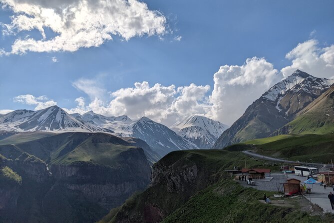 Kazbegi Gudauri and Ananuri Mountains Private Day Trip - Rooms Kazbegi: a one-hour view over lunch