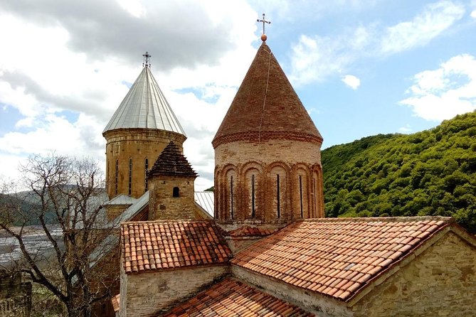 KAZBEGI & GUDAURI Day Tour from Kutaisi - Ananuri Fortress and the Zhinvali reservoir