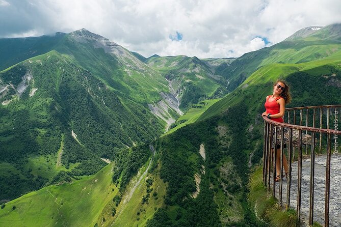 Kazbegi (stepantsminda) and Gudauri private tour - Ananuri Castle: towers, walls, and a short history lesson