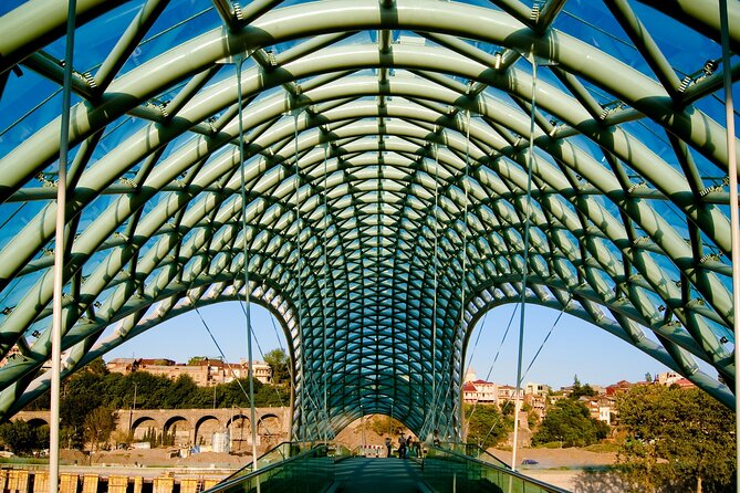 Old Tbilisi Tour: Private Walking Tour With Wine Tasting - Jan Shardeni Street and the modern old town