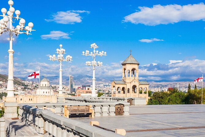 Panoramic city tour Tbilisi - Svanetian towers and the old Sololaki district