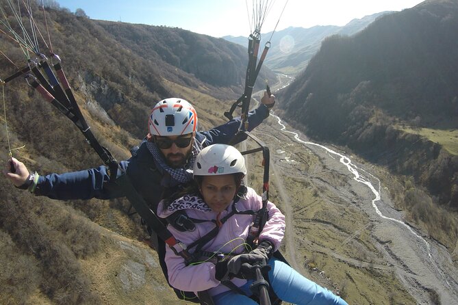 Paragliding tandem flights in Georgia - The flight: smooth mountain views with the pilot in control