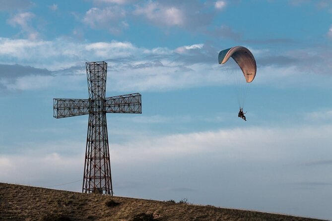 Paragliding tandem flights in Georgia - A short safety briefing before takeoff