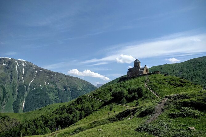 Private Kazbegi Tour: Gergeti, Ananuri & Scenic Views - Pasanauri, khinkali, and two meeting rivers