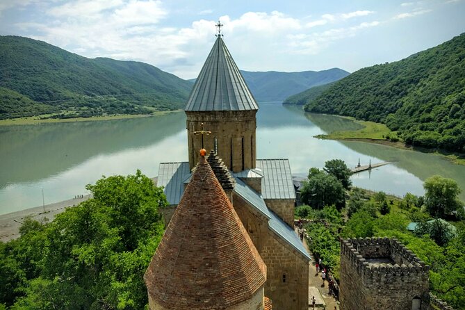 Private Kazbegi Tour: Gergeti, Ananuri & Scenic Views - Guides, driving, and the value of a private group