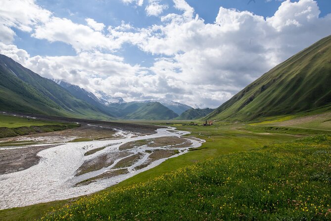 Round-Trip Bus Transfer to Truso Valley from Kazbegi - Choosing between the 9:15 am and 11:15 am buses