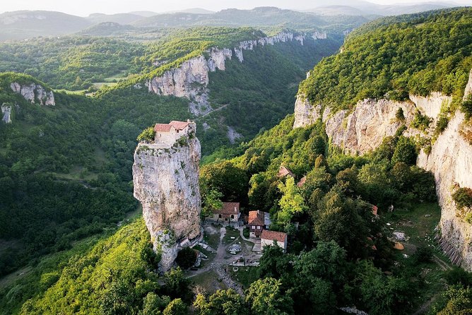 Soviet past - Private day tour to Chiatura, Katskhi pillar and Chronicles - Chiatura’s cable-car stations and Soviet atmosphere