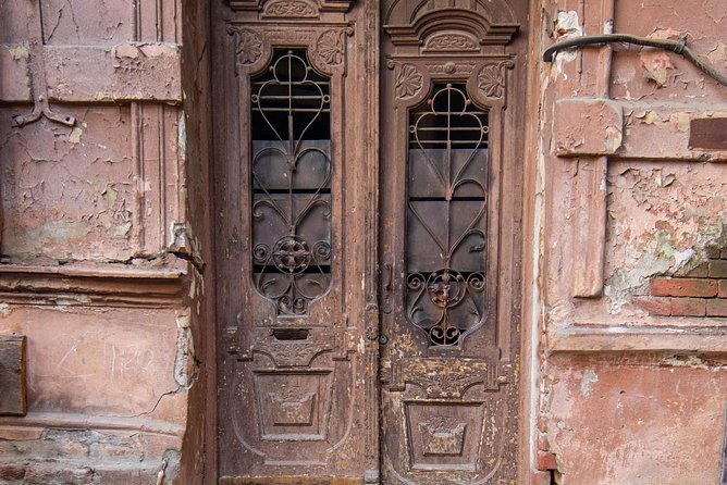 Your unique photo session in Tblisi, Georgia - Courtyards and street photography in Tbilisi